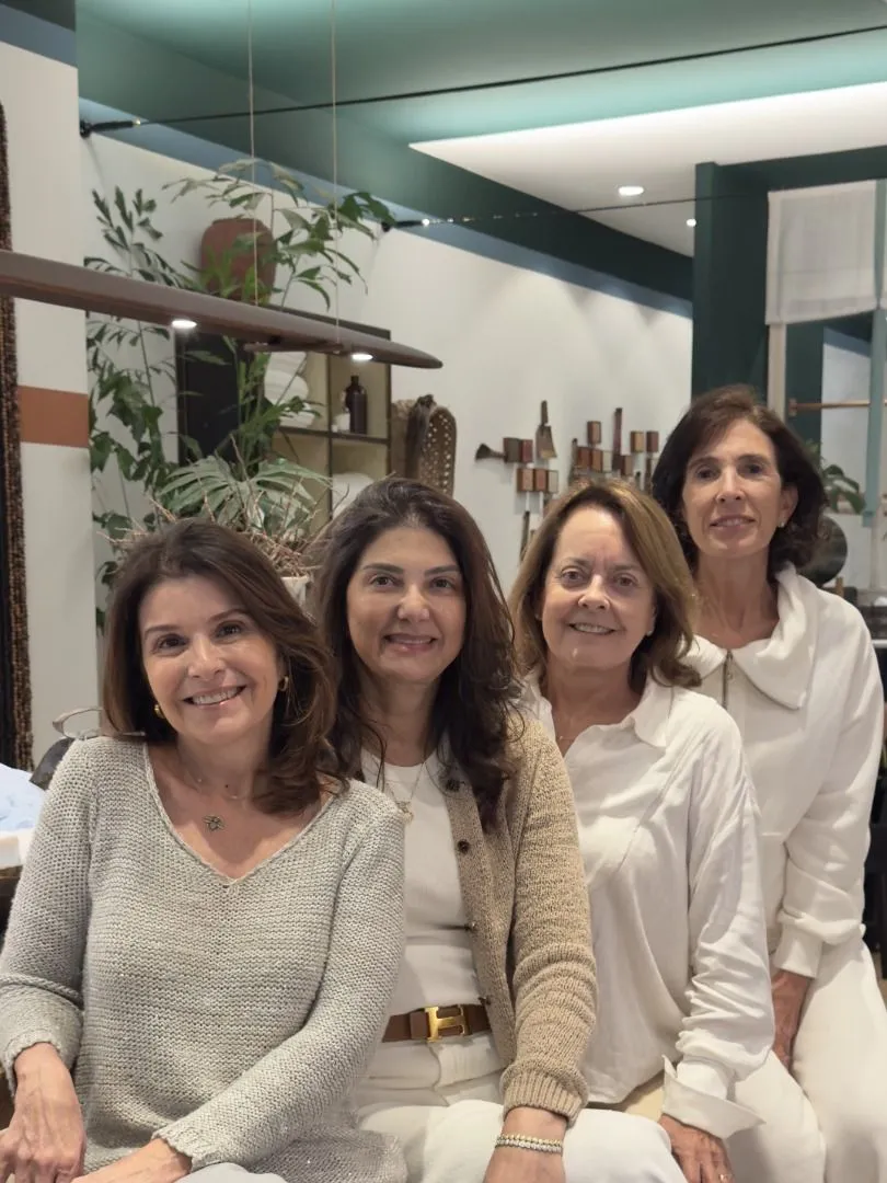 <p><span style="color: rgb(113, 113, 122); font-family: DINNextW1G; font-size: 32px;">Quem somos</span></p>